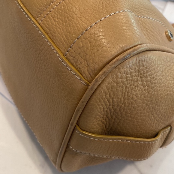 Charles David Beige Shoulder Bag Pre-0wned - Picture 13 of 13